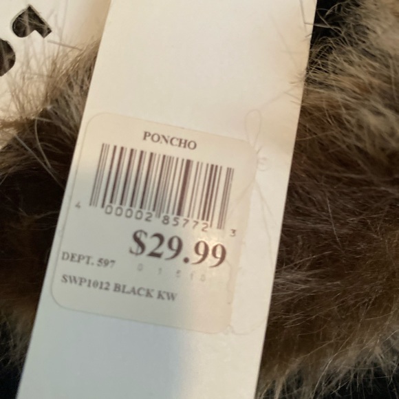 NWT Do anything in love black poncho with faux fur trim, one size - Picture 6 of 10